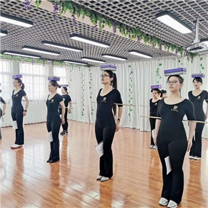 青少年礼仪课程 